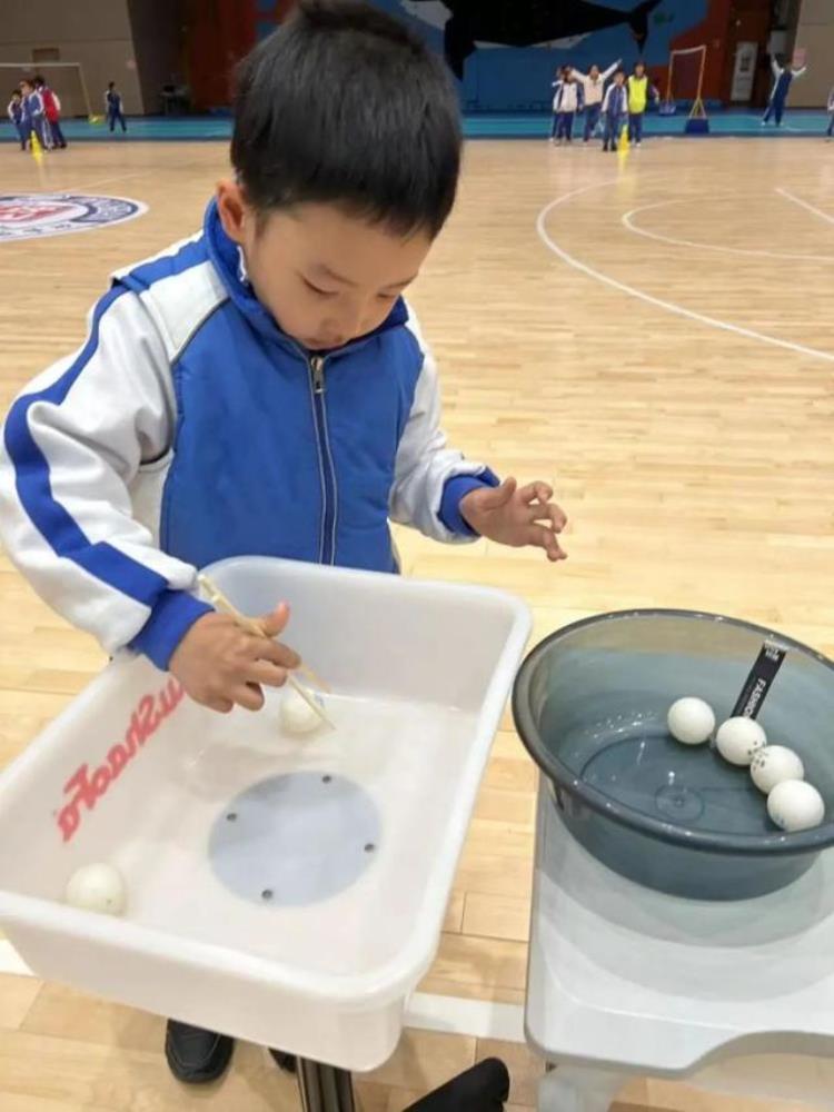 赶小猪巨人脚步运转乾坤东师坪实第二届阳光体育节有趣有料