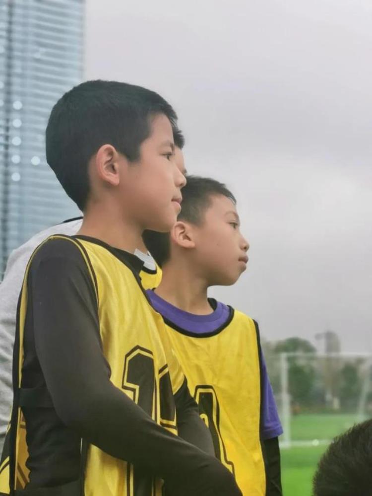 喜报天府杯足球赛成都天府新区华阳小学学子载誉归来