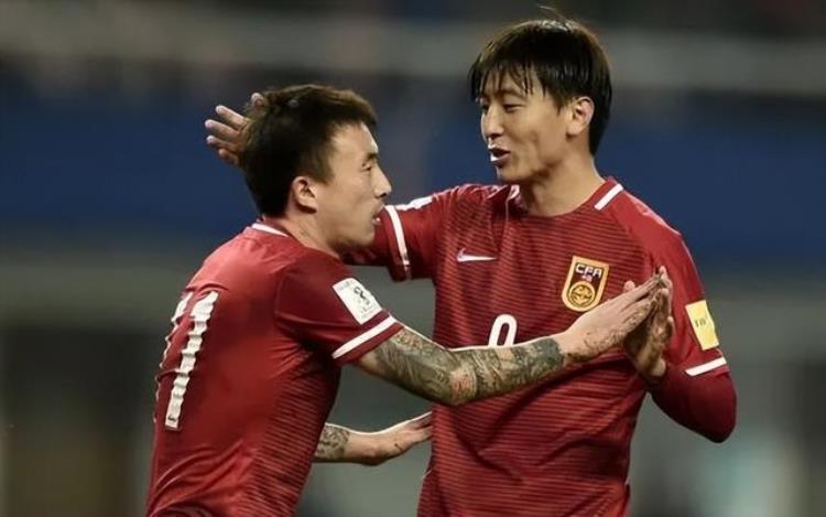 中国足球对新西兰悲剧「国足再起内讧远赴新西兰集训三重疑点被曝球迷吐槽不断」