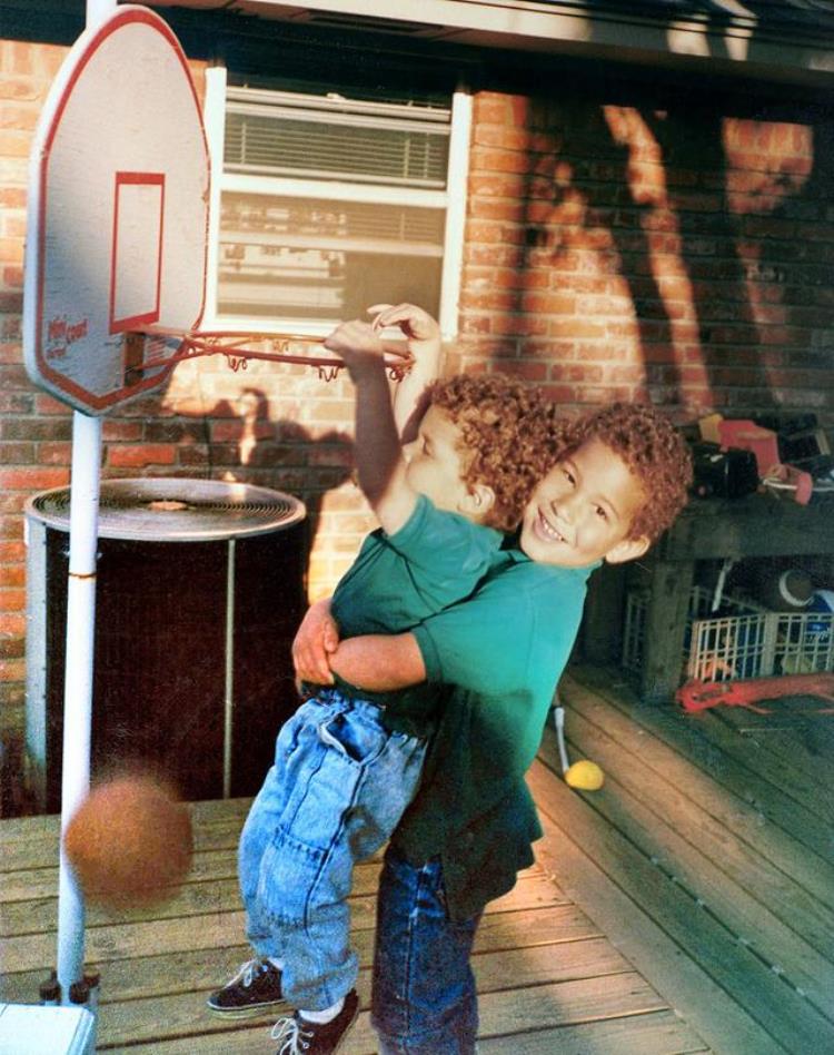 从懵懂顽童到青涩少年十张照片揭秘十位NBA球星你不熟悉的样子