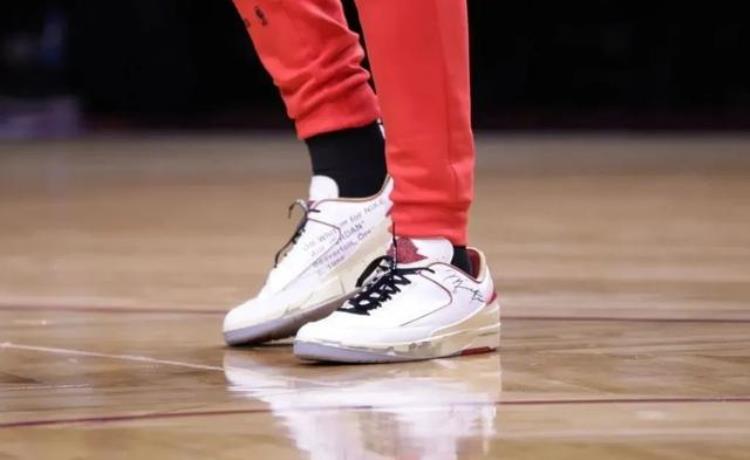 科比最后一次全明星球鞋「NBA球员上脚全明星战靴纪念科比3位新秀致敬詹姆斯」