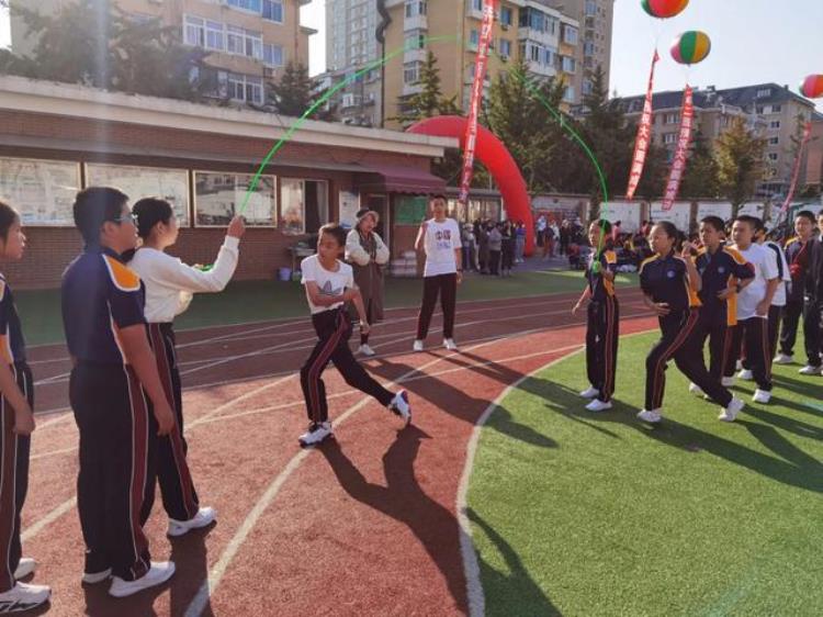 辽宁省大连市嘉汇中学召开第十八届体育运动大会