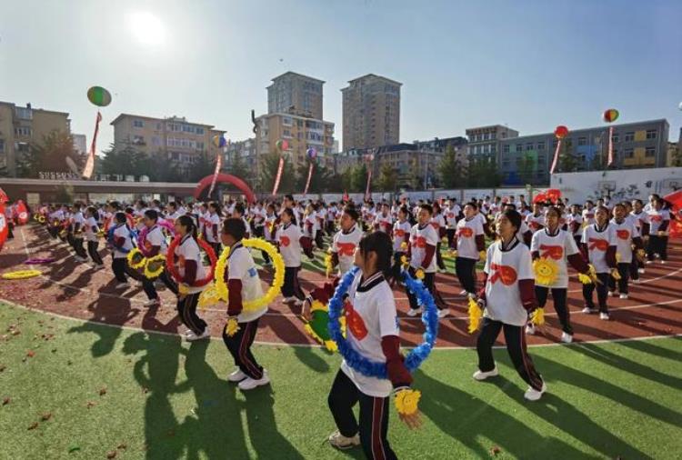 辽宁省大连市嘉汇中学召开第十八届体育运动大会
