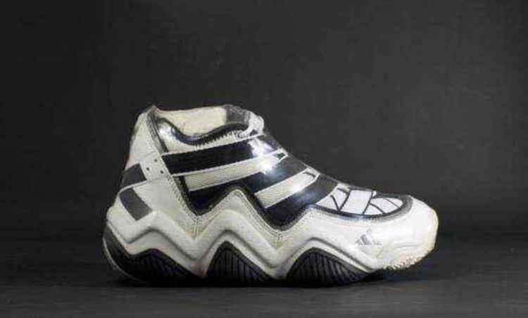 科比的战鞋「科比NBA职业生涯战靴大集锦和小飞侠一起细数过往点滴情」