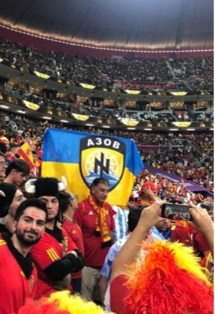 世界杯赛场出现亚速营旗帜被收走乌克兰球员要求国际足联道歉
