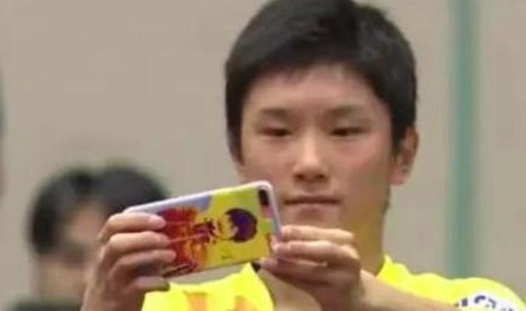 日籍华裔小将张本智接连战胜中国高手可手机壳贴的偶像竟是丁宁