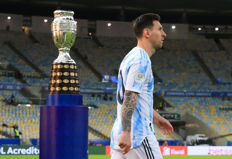 马拉多纳保佑阿根廷夺冠「告慰马拉多纳英灵阿根廷10巴西梅西圆梦美洲杯冠军」