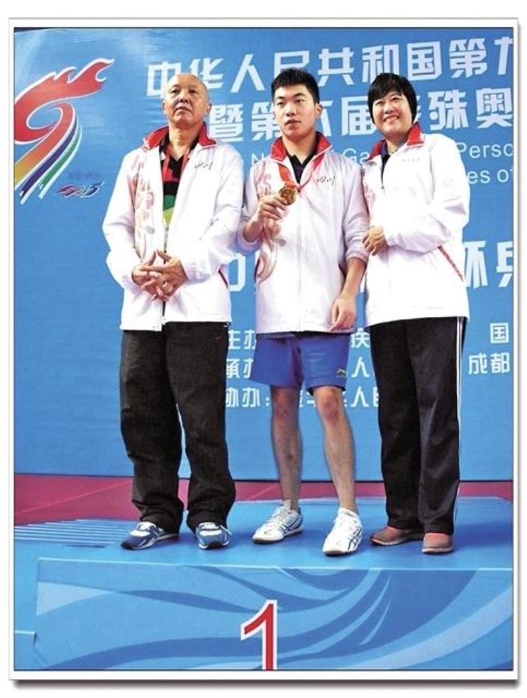 这个内江男子从小因病无法站立而今却在国内外赛事中获奖连连