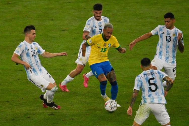 马拉多纳保佑阿根廷夺冠「告慰马拉多纳英灵阿根廷10巴西梅西圆梦美洲杯冠军」