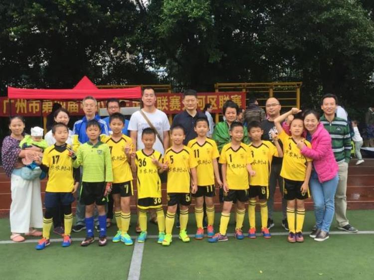 想让孩子学足球「少年中国足球能让孩子放下手机也能成为学习的好伙伴」