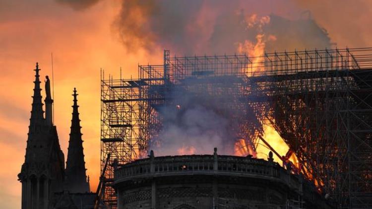 被烧了的巴黎圣母院「只剩照片可看巴黎圣母院被烧掉以前究竟是什么样子云旅行」