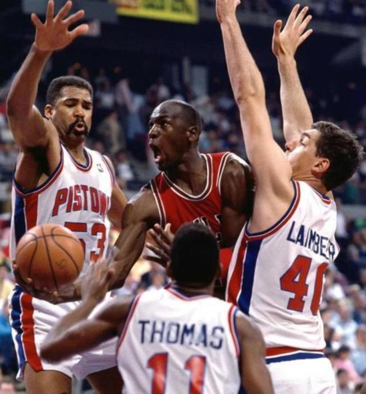 能防住乔丹的球员「图看当年NBA各队对乔丹的防守有多狠一个上篮对手三个人来防」