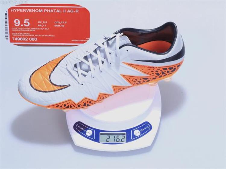 耐克毒锋二代PhatalIIAG次顶级款足球鞋静态评测