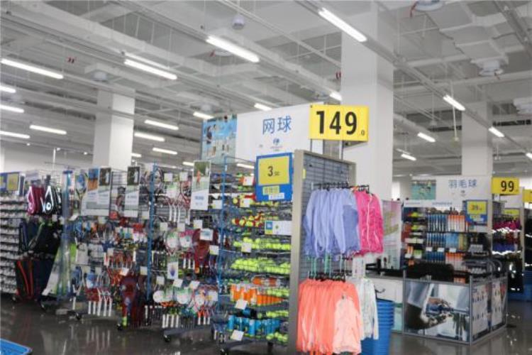 临汾迪卡侬有几个店「临汾新百汇的运动品超市迪卡侬占地那么大价格还不贵」