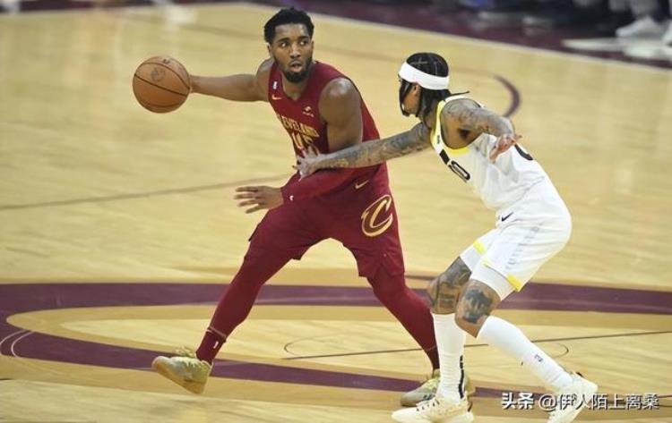 勇士vs奇才库里三节51分「NBA骑士12299击败爵士获得四连胜米米切尔23分阿伦2011」