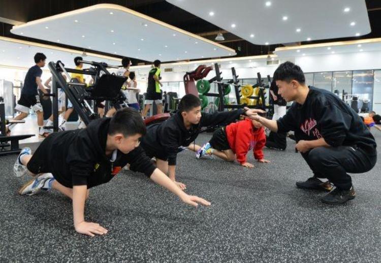 武汉体院团队助力武汉乒羽队员有了专职体能师