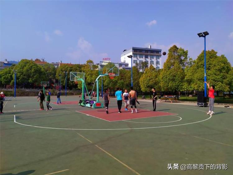腾冲室内篮球场「云南腾冲偶遇篮球赛顺便看看腾冲的体育设施如何」