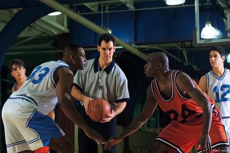 nba裁判的考核标准几种典型的篮球规则手势