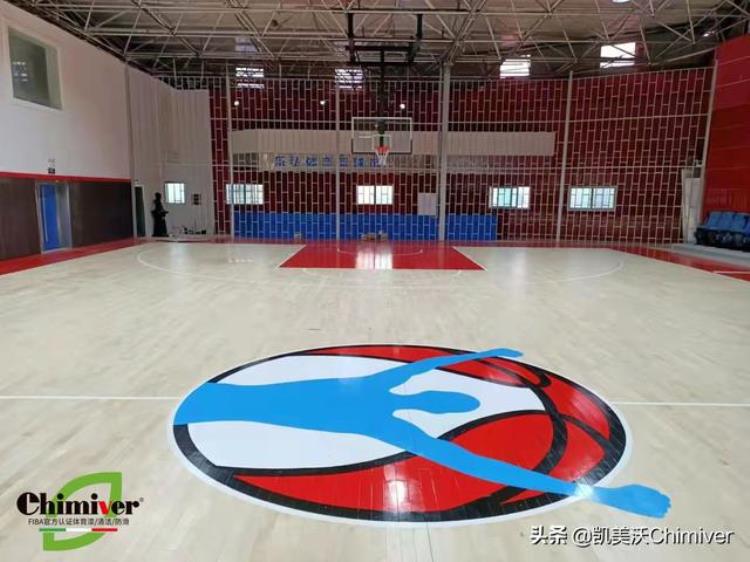 篮网主场地板颜色「NBA球队主场篮球地板彩漆的风格及实际运用3」