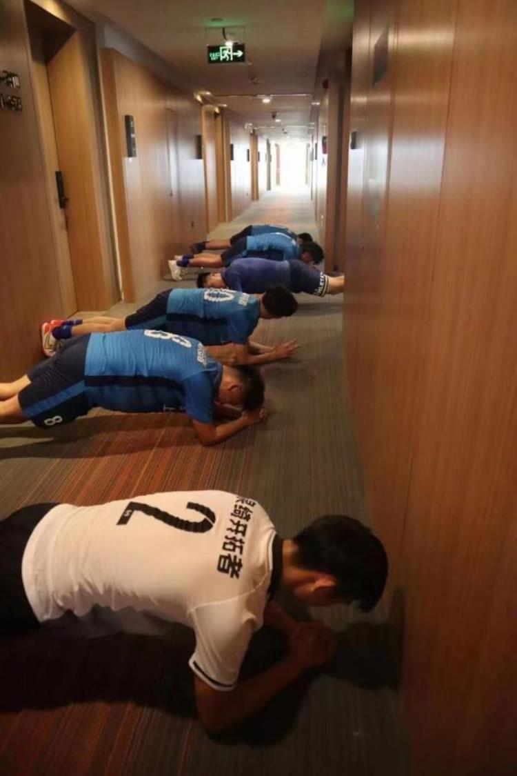 中国足球投资人「从球迷到投资人一个上海男人的足球梦」