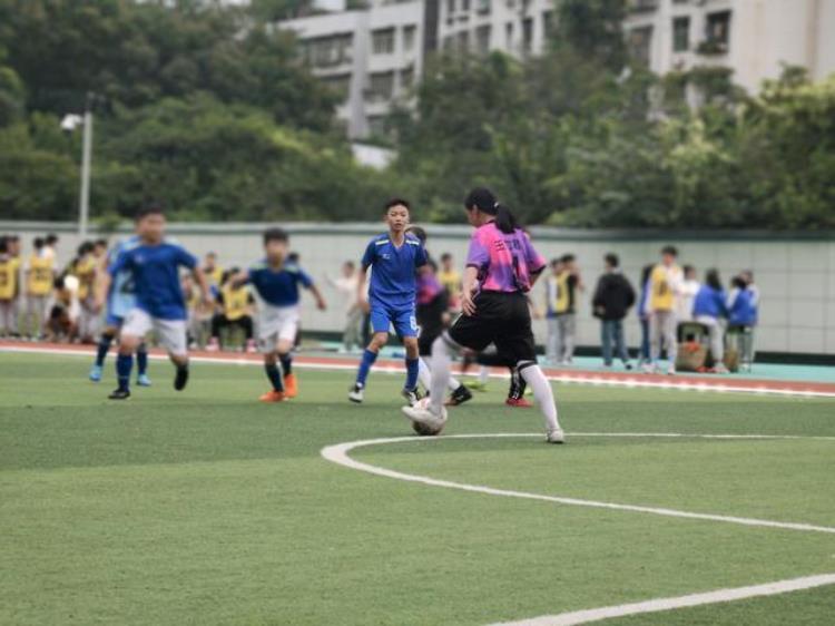 江东中心小学足球队「南江县下两镇小学足球比赛展风采校际交流促发展」