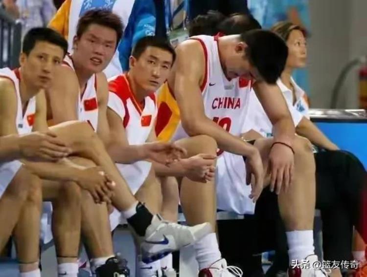 2004年的雅典奥运会中国男篮,亚运会男篮决赛结束姚明