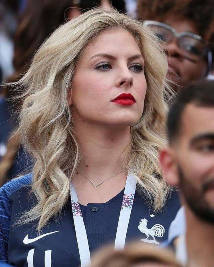 世界杯法国太太团颜值身材独一档洛里妻子知性格列兹曼惊艳