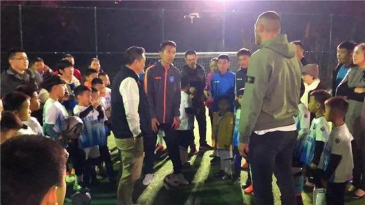 国际米兰名宿马特拉齐到访山东东俊足球青训