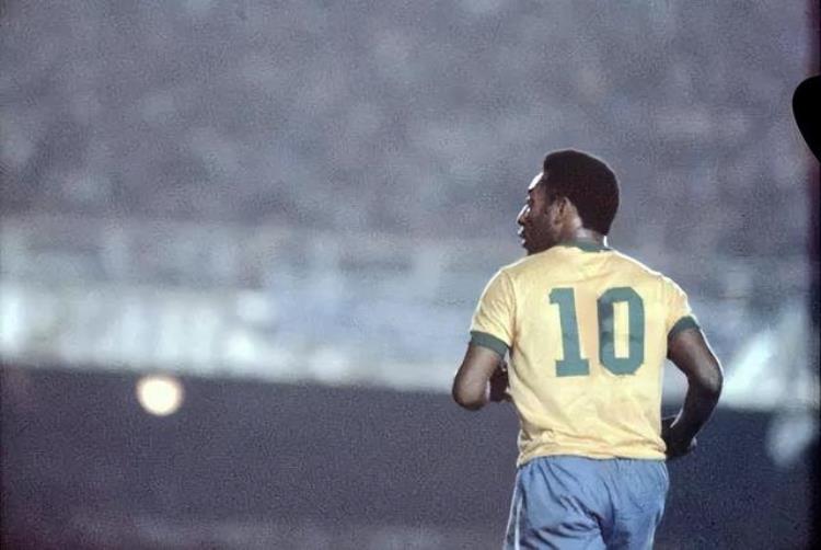 巴西最伟大的十大足球员「巴西十大足球巨星1位球王5位世界足球先生内马尔倒数第二」