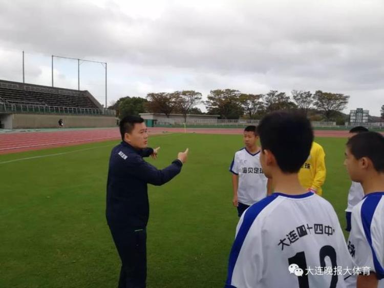 听大连地区足球D级教练员讲师亚洲B级教练员王鹏飞谈中学生足球青训