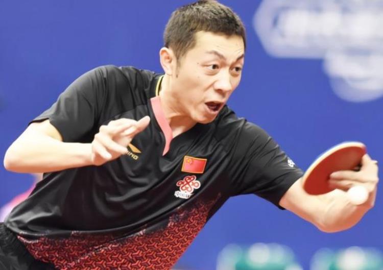 中国2大乒乓球直拍高手对决许昕力克黄镇廷勇夺钻石赛第3名