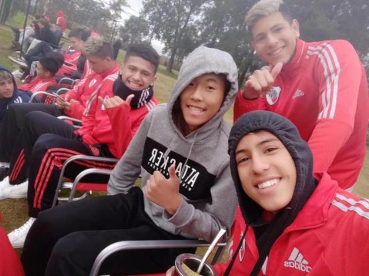 宁波神童加盟阿根廷河床队中国男足球迷喊你来招人了