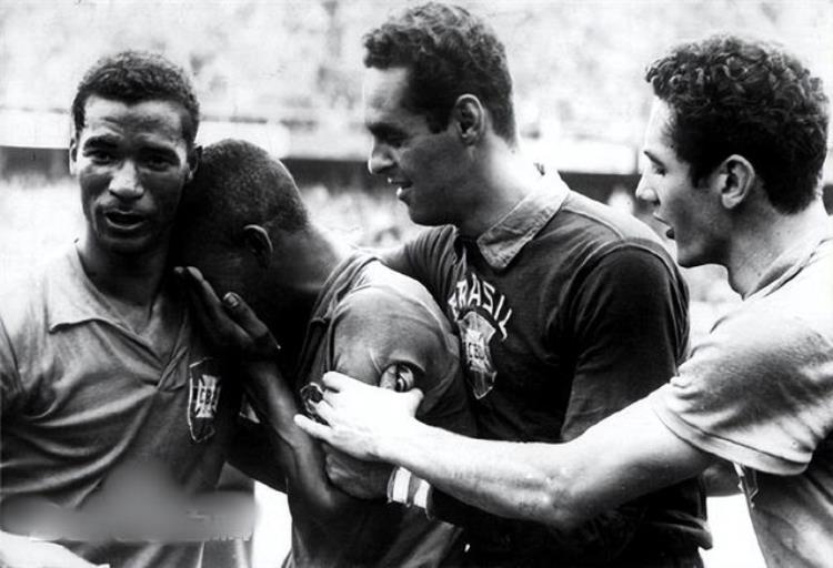 巴西足球传奇人物「一代传奇他曾经拯救巴西足球的命运」