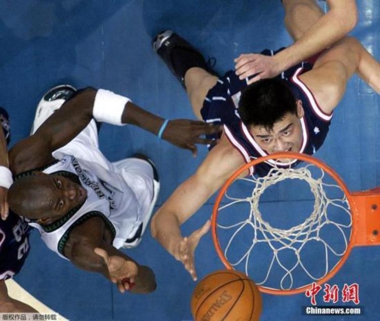姚明退役之战「姚明退役9周年变身女兆日月他依然为中国篮球战斗」