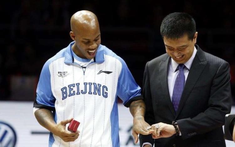 马布里从NBA弃子变紫禁城英雄定居中国10年终成马政委