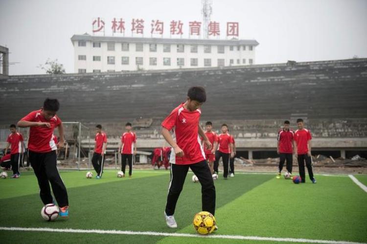 少林寺足球队拯救国足「少林足球迎来洋教练中国足球有救了」