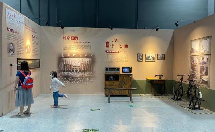 46件展品浓缩科创百年中国科学技术馆举办建党百年科普展