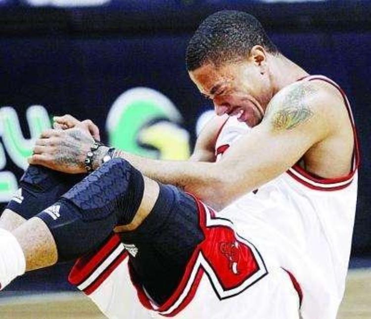 詹姆斯总决赛被伤眼睛「10图看NBA揪心的瞬间詹皇眼睛出血乔治脚踝弯曲90度」