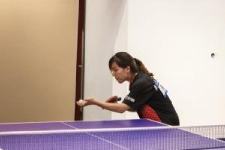女子乒乓球团体赛参赛选手「百人角逐省直机关女子乒乓球比赛收拍」