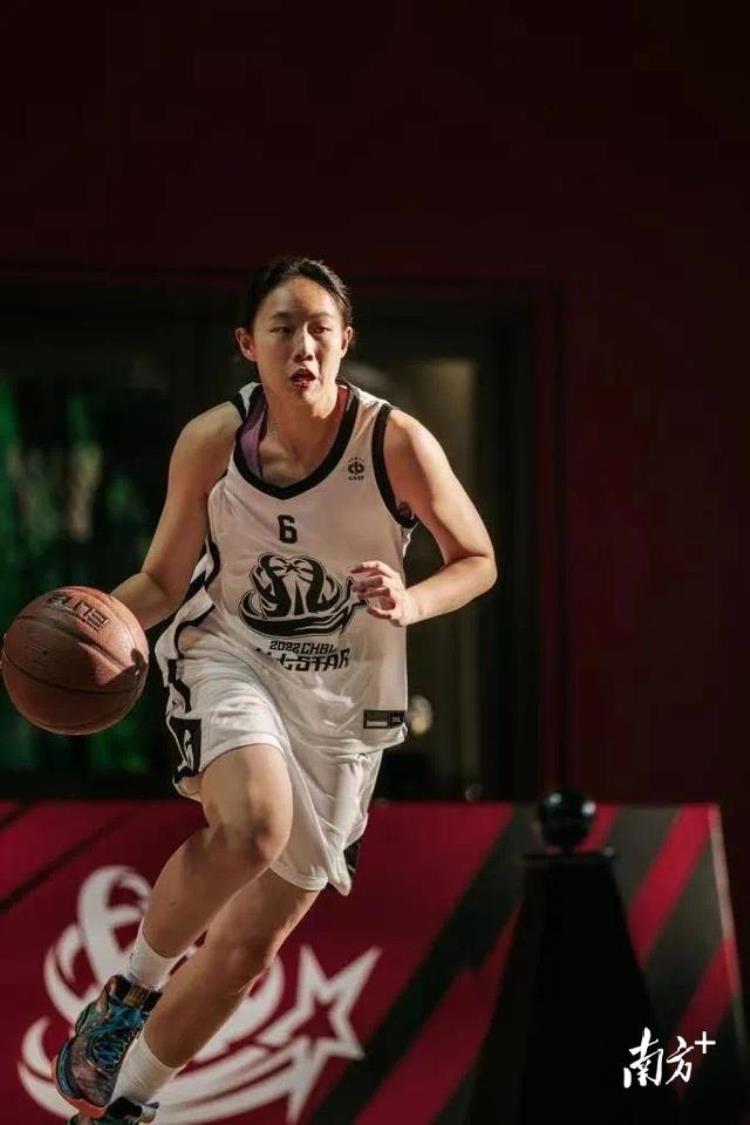 飒深圳女生李嘉琳当选高中篮球联赛全明星赛MVP