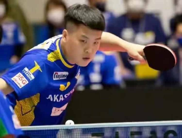 日本球员赢球后朝着刘国梁,2019年连续击败国乒多位年轻队员