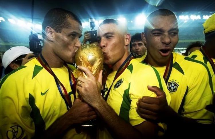 巴西最伟大的十大足球员「巴西十大足球巨星1位球王5位世界足球先生内马尔倒数第二」