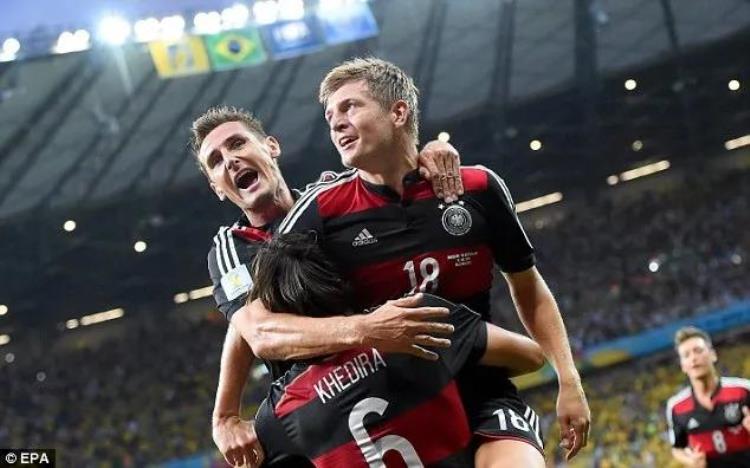 巴西惨败德国阵容「回顾经典德国队甜蜜复仇送巴西队史最惨失利」