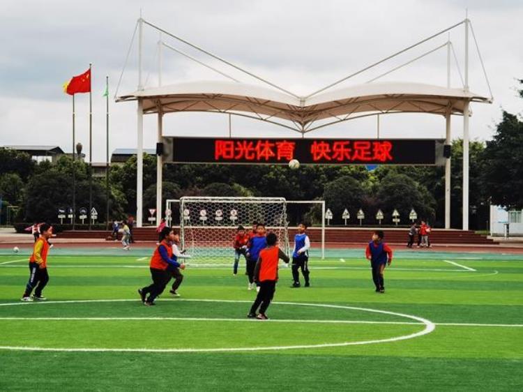 阳光体育快乐足球广汉市金广学校校园足球班级联赛揭幕战纪实