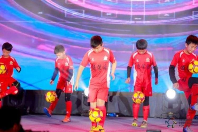 2018人民足球颁奖礼闭幕北京足协获评优秀会员协会