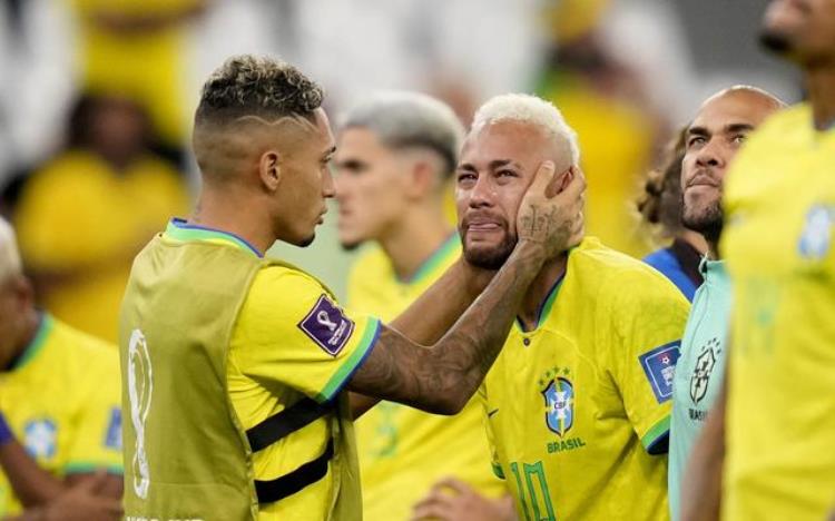 内马尔的伤情「巴西足球黑暗时刻内马尔黯然神伤这次不是他的错」