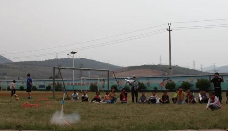 少年中国|四季火热的乡村小学里他们是和球王齐名的八大巨星