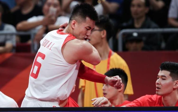 中国控卫过不了半场「连续两场发挥失常这就是亚洲第一控卫对不起他真打不了NBA」