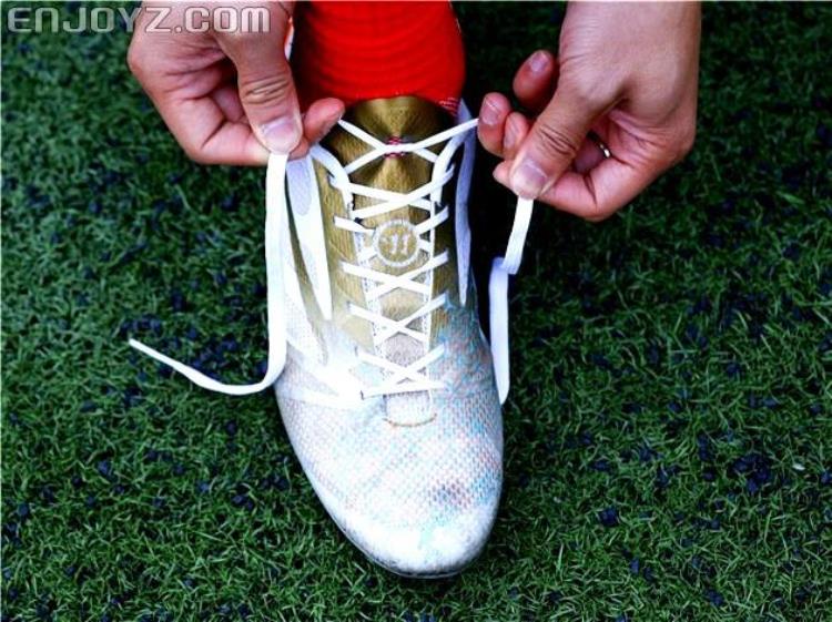 足球鞋知识科普之足球鞋绑鞋带