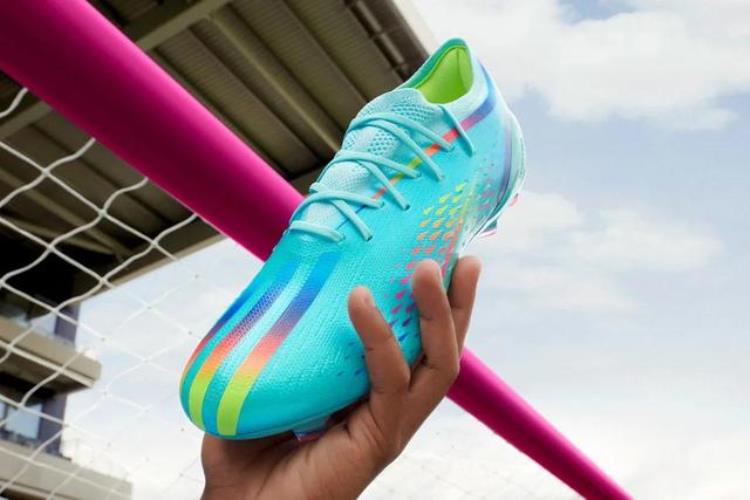 阿迪达斯发布AlRihla世界杯逐梦之旅足球鞋套装